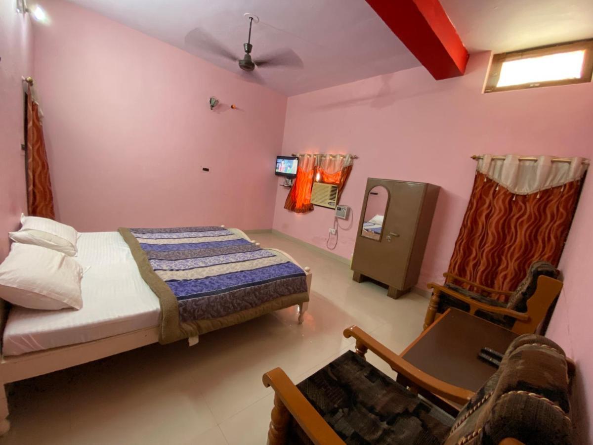 Hotel Shri Mahant Orchha 5 Mint Walking From Ram Raja Temple Bagian luar foto
