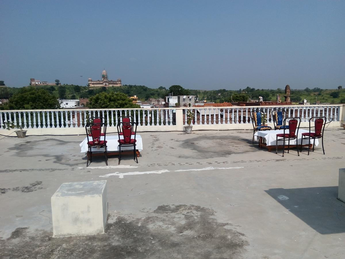 Hotel Shri Mahant Orchha 5 Mint Walking From Ram Raja Temple Bagian luar foto