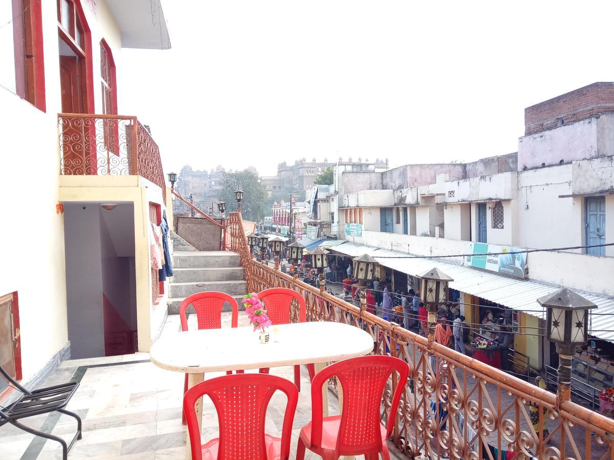 Hotel Shri Mahant Orchha 5 Mint Walking From Ram Raja Temple Bagian luar foto